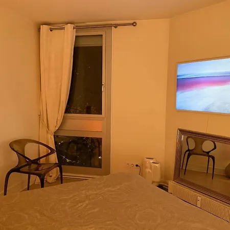 Bright In With Balcony Appartamento Parigi