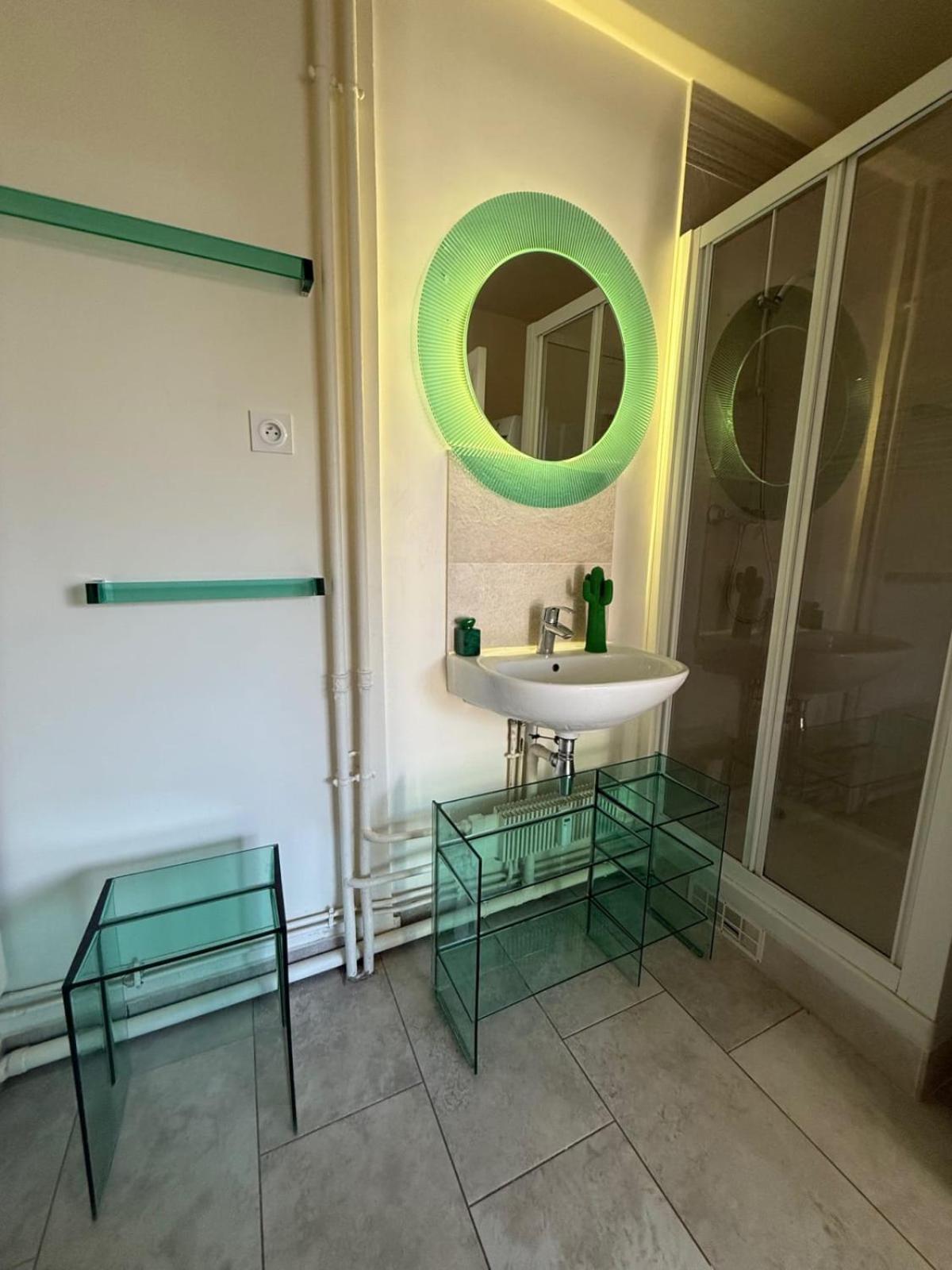 Bright In With Balcony Parigi
